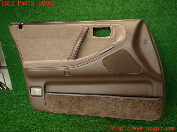 2UPJ-32841264]クラウン 4ドア ハードトップ(GS131)左前ドア内張り 中古_m0001.jpg