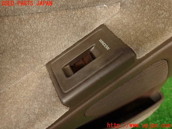2UPJ-32841264]クラウン 4ドア ハードトップ(GS131)左前ドア内張り 中古_m0002.jpg