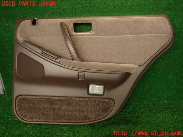 2UPJ-32841294]クラウン 4ドア ハードトップ(GS131)右後ドア内張り 中古_m0001.jpg