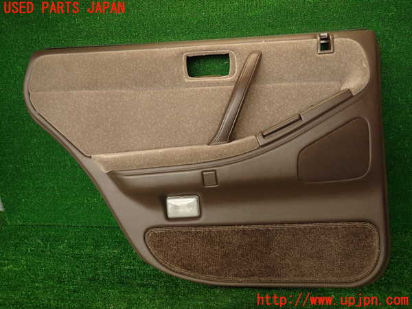 2UPJ-32841324]クラウン 4ドア ハードトップ(GS131)左後ドア内張り 中古_m0001.jpg