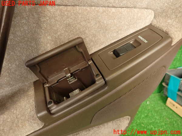 2UPJ-32841324]クラウン 4ドア ハードトップ(GS131)左後ドア内張り 中古_m0003.jpg
