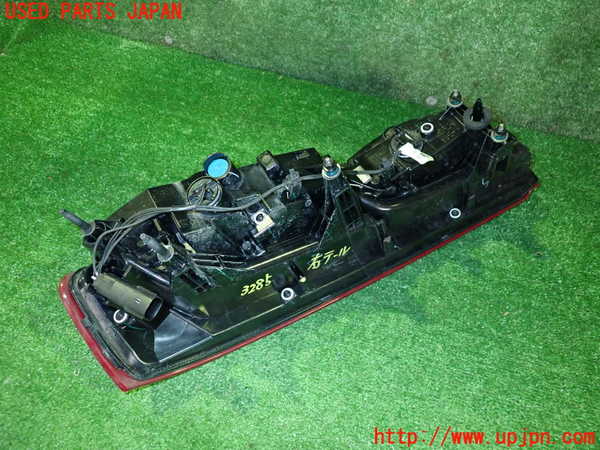 2UPJ-32851530]シボレー・カマロ コンバーチブル(A1XC)右テールランプ 中古_m0002.jpg