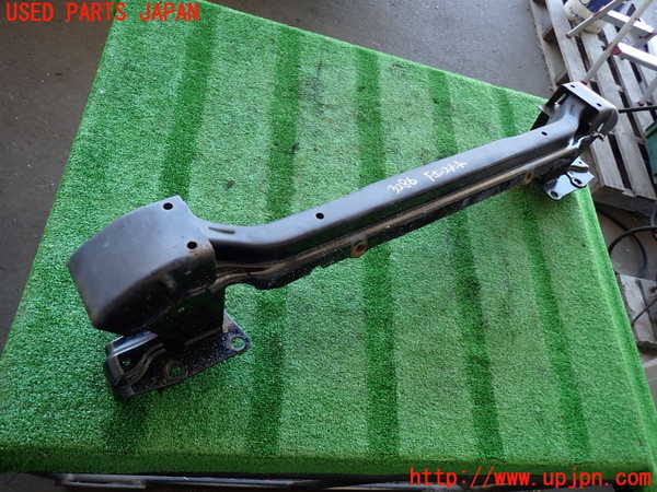 2UPJ-32861014]ハイラックスサーフ(KZN185W)フロントバンパーホースメント 中古_m0001.jpg