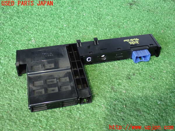 2UPJ-32866300]ハイラックスサーフ(KZN185W)デフォッガースイッチ 中古_m0002.jpg