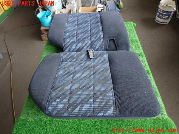 2UPJ-32867405]ハイラックスサーフ(KZN185W)右リアシート 中古_m0001.jpg