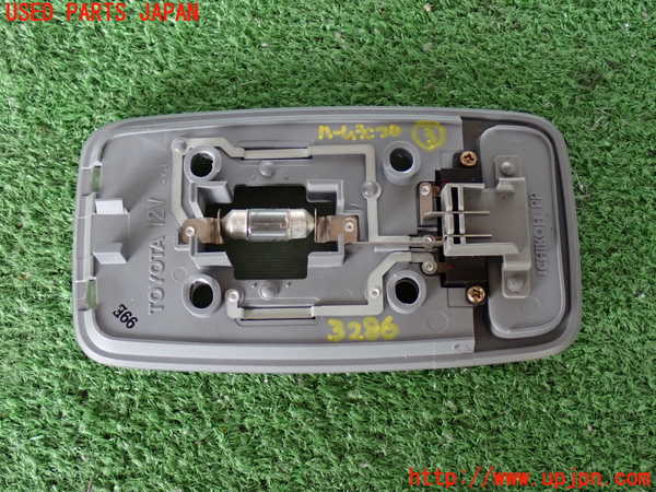 5UPJ-32866413]ハイラックスサーフ(KZN185W)ルームランプ3 (ラゲッジ真中) 中古_m0002.jpg