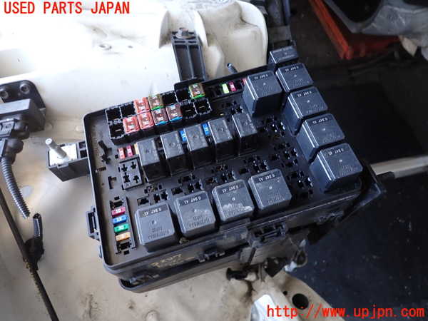 2UPJ-32876741]マセラティ・ギブリ(MG30A)ヒューズボックス1 中古_m0002.jpg