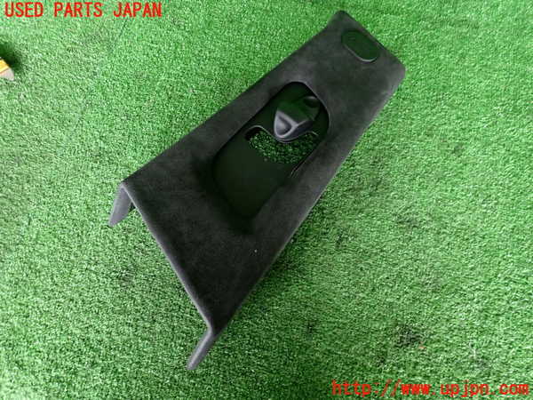 2UPJ-32877670]マセラティ・ギブリ(MG30A)左センターピラートリム 中古_m0001.jpg