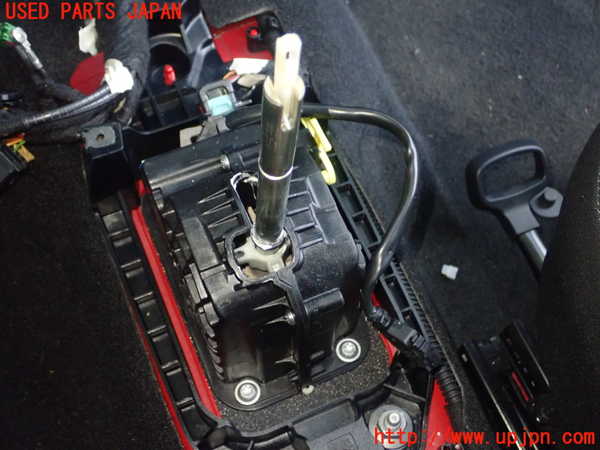1UPJ-32887555]アウディ・A1 スポーツバック(8XCHZ)ATシフトレバー 中古_m0001.jpg