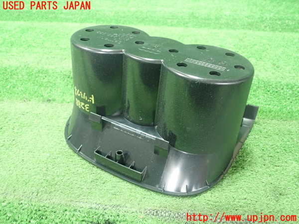 1UPJ-32887810]アウディ・A1 スポーツバック(8XCHZ)ドリンクホルダー 中古_m0003.jpg