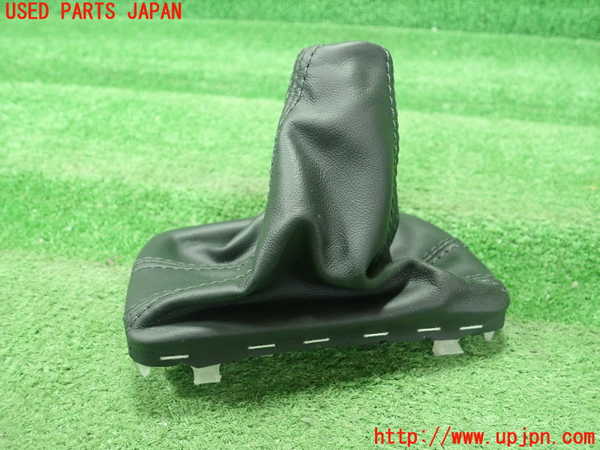 5UPJ-32887575]アウディ・A1 スポーツバック(8XCHZ)シフトブーツ 中古_m0002.jpg