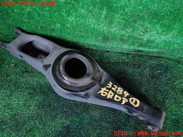 1UPJ-32895200]パジェロ(V98W)右リアロアアーム1 中古_m0001.jpg
