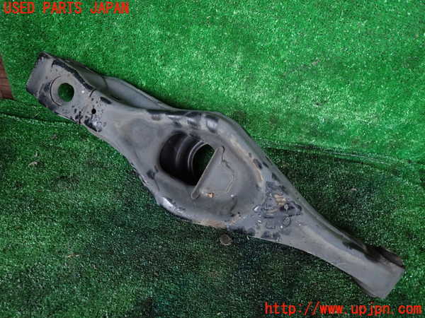 1UPJ-32895200]パジェロ(V98W)右リアロアアーム1 中古_m0002.jpg