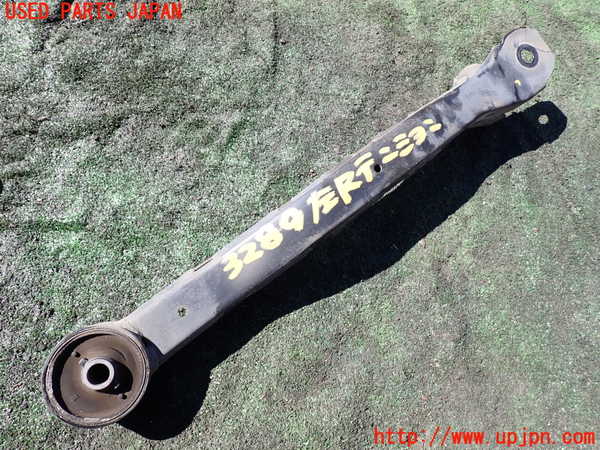 1UPJ-32895330]パジェロ(V98W)左リアテンションロッド 中古_m0001.jpg