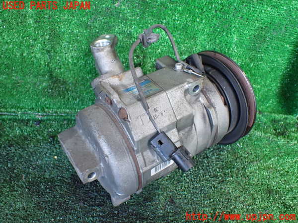 5UPJ-32896025]パジェロ(V98W)エアコンコンプレッサー 中古_m0002.jpg