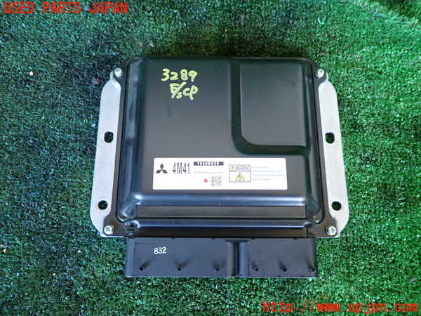 5UPJ-32896110]パジェロ(V98W)エンジンコンピューター 中古_m0001.jpg