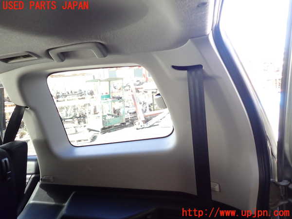 1UPJ-32897675]パジェロ(V98W)右リアピラートリム 中古_m0002.jpg