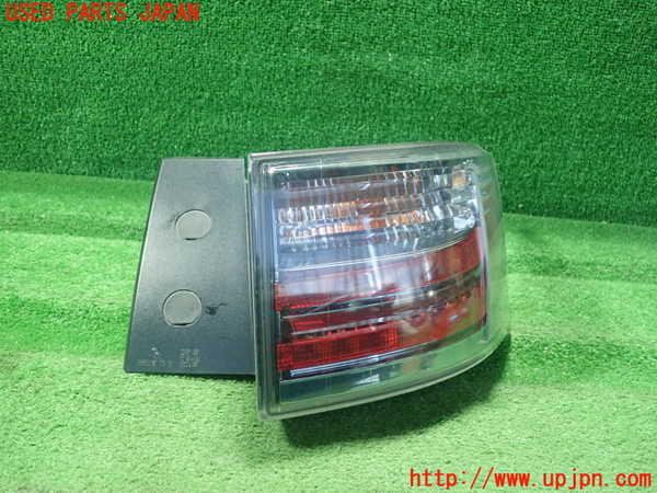 5UPJ-32901530]レクサス・CT200h(ZWA10)右テールランプ 中古_m0001.jpg