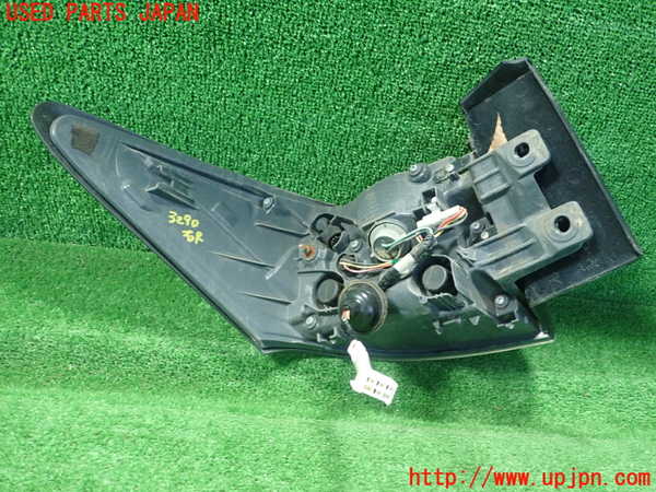 5UPJ-32901530]レクサス・CT200h(ZWA10)右テールランプ 中古_m0003.jpg