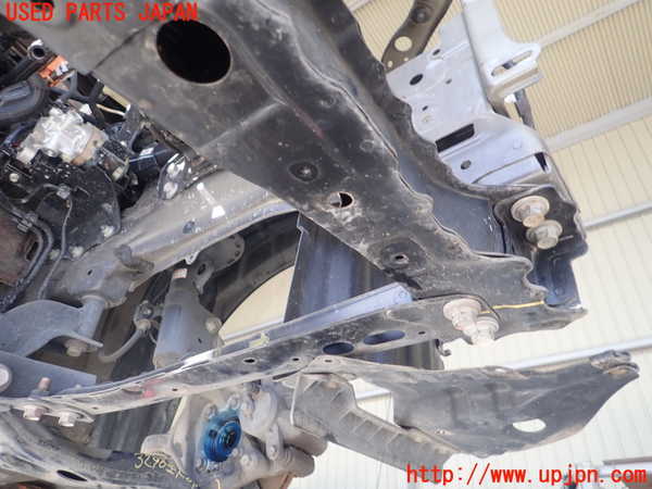 5UPJ-32905296]レクサス・CT200h(ZWA10)メンバー1 中古_m0002.jpg