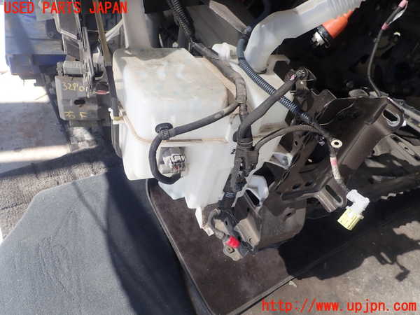 1UPJ-32906791]レクサス・CT200h(ZWA10)ウォッシャータンク1 中古_m0002.jpg