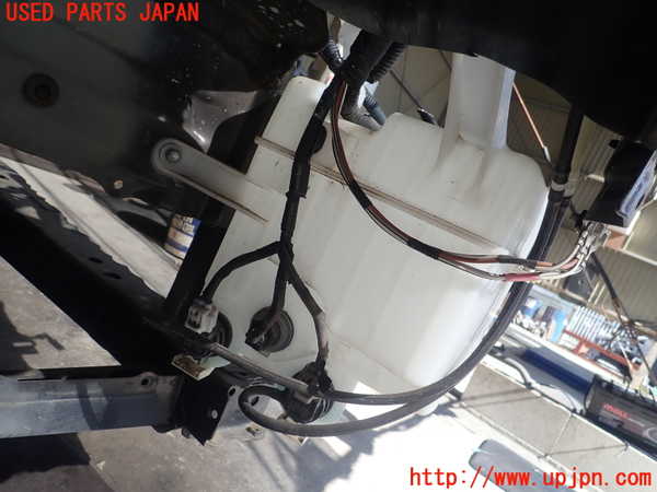 1UPJ-32906791]レクサス・CT200h(ZWA10)ウォッシャータンク1 中古_m0003.jpg