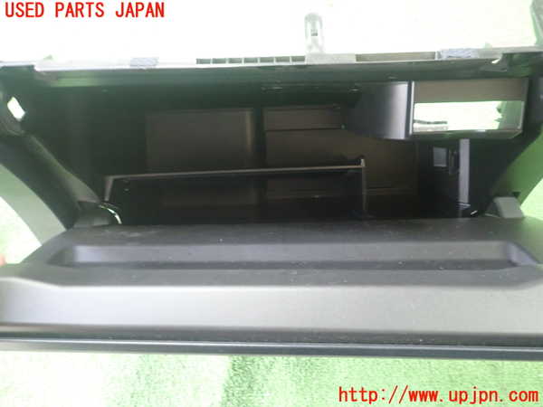 1UPJ-32907516]レクサス・CT200h(ZWA10)グローブボックス1 中古_m0002.jpg