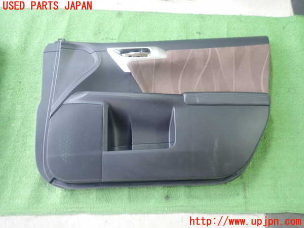 1UPJ-32901234]レクサス・CT200h(ZWA10)右前ドア内張り 中古_m0001.jpg