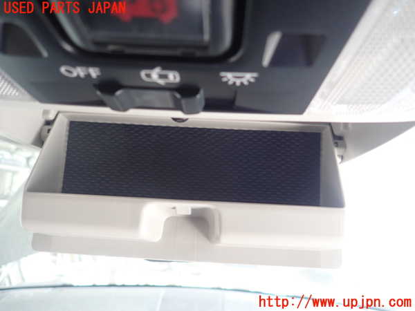 1UPJ-32906411]レクサス・CT200h(ZWA10)ルームランプ1 (１列目) 中古_m0002.jpg