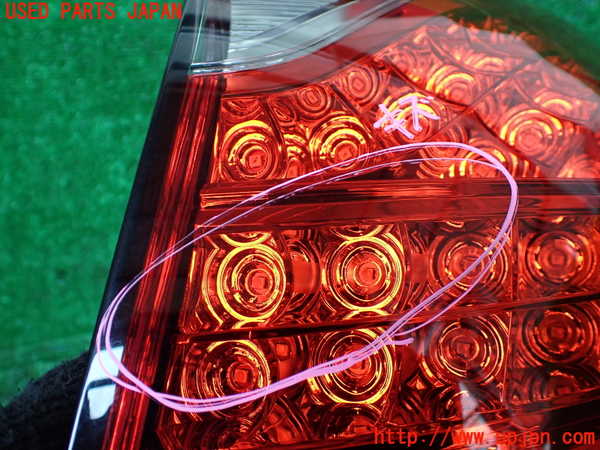 1UPJ-32931530]ポルシェ・カイエン S ハイブリッド(92ACGE)右テールランプ 中古_m0002.jpg