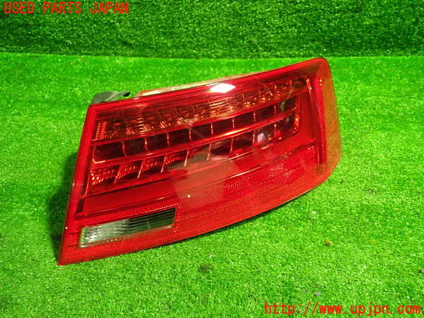 1UPJ-32941530]アウディ・S5 スポーツバック(8TCREL)右テールランプ 中古_m0001.jpg