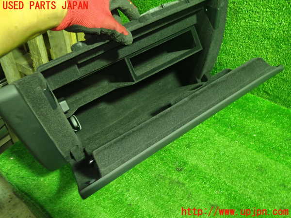 1UPJ-32947516]アウディ・S5 スポーツバック(8TCREL)グローブボックス1 中古_m0002.jpg