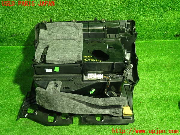 1UPJ-32947516]アウディ・S5 スポーツバック(8TCREL)グローブボックス1 中古_m0003.jpg