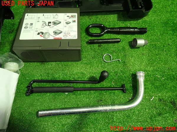 1UPJ-32947805]アウディ・S5 スポーツバック(8TCREL)車載工具 中古_m0003.jpg