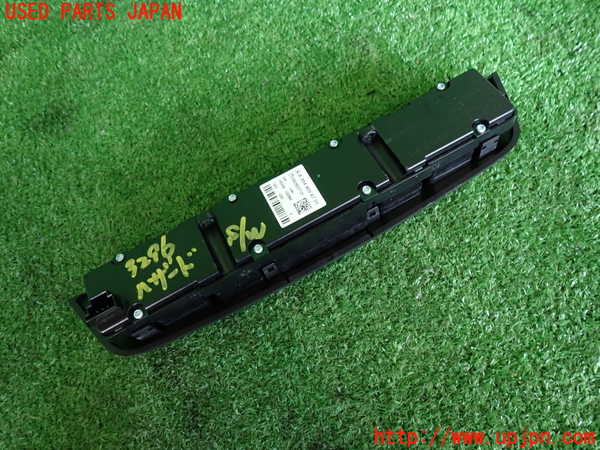 2UPJ-32966290]ベンツ C200 ステーションワゴン(204248)(204)ハザードスイッチ 中古_m0002.jpg