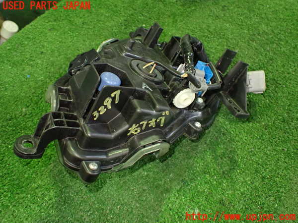 2UPJ-32971180]レクサス・UX250h(MZAH10)右フォグ 中古_m0002.jpg