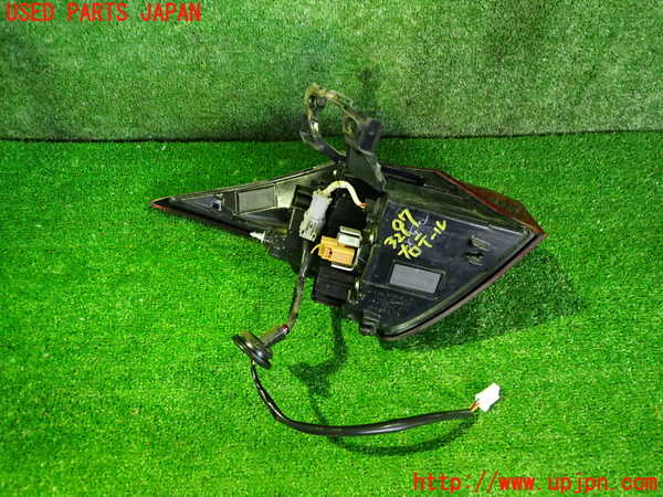 2UPJ-32971530]レクサス・UX250h(MZAH10)右テールランプ 中古_m0002.jpg