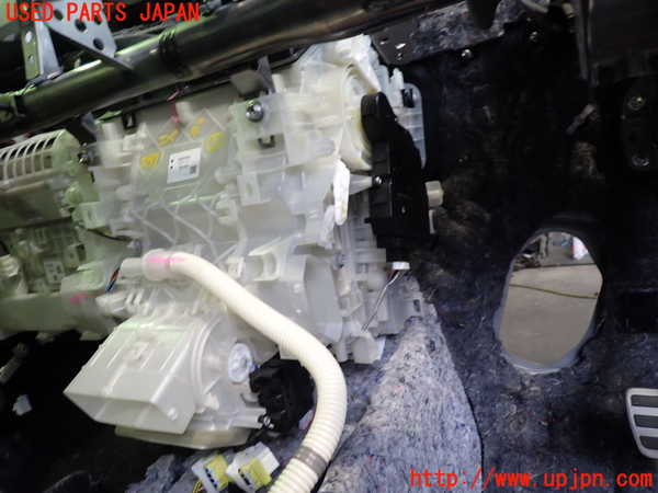 2UPJ-32976081]レクサス・UX250h(MZAH10)エバポレーター1 中古_m0002.jpg