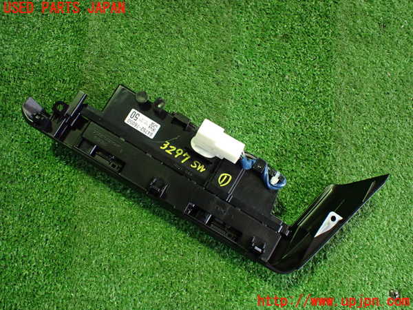 5UPJ-32976306]レクサス・UX250h(MZAH10)スイッチ1(シートヒーター シートエアコン ステアリングヒーター) 中古_m0002.jpg