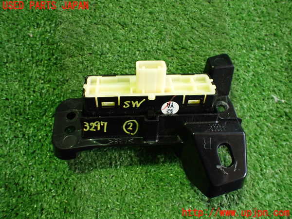 2UPJ-32976307]レクサス・UX250h(MZAH10)スイッチ2(給油口　バックドア) 中古_m0002.jpg