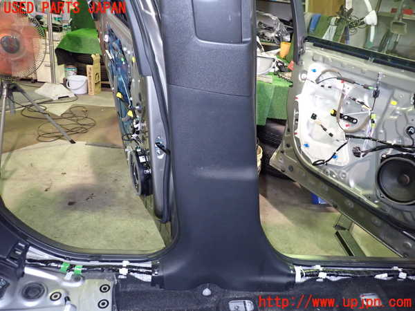 2UPJ-32977670]レクサス・UX250h(MZAH10)左センターピラートリム 中古_m0002.jpg