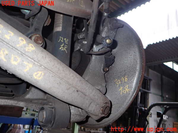 2UPJ-32984300]アウディ・A5 カブリオレ(8FCALF)右リアナックルハブ 中古_m0001.jpg