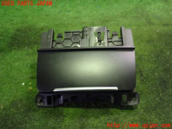 2UPJ-32987821]アウディ・A5 カブリオレ(8FCALF)灰皿1 中古_m0001.jpg