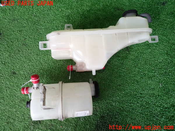 2UPJ-32992410]レクサス・RC300h(AVC10)ラジエータータンク 中古_m0003.jpg