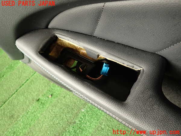 2UPJ-33001234]ベンツ CLS350(218359)(218)右前ドア内張り 中古_m0003.jpg