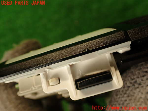 2UPJ-33006411]ベンツ CLS350(218359)(218)ルームランプ1 (1列目真中) 中古_m0002.jpg