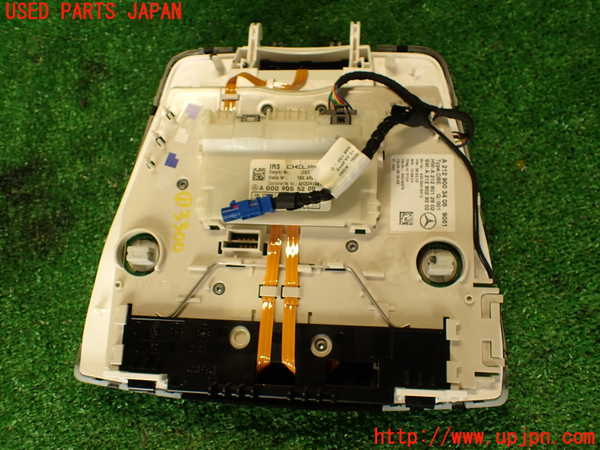 2UPJ-33006411]ベンツ CLS350(218359)(218)ルームランプ1 (1列目真中) 中古_m0004.jpg