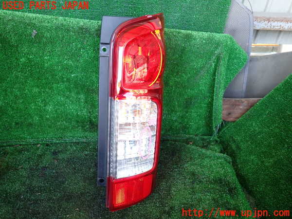 5UPJ-33021530]NV350 キャラバン バン(VW2E26)右テールランプ 中古_m0001.jpg