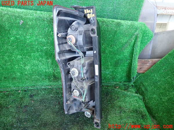 5UPJ-33021530]NV350 キャラバン バン(VW2E26)右テールランプ 中古_m0003.jpg