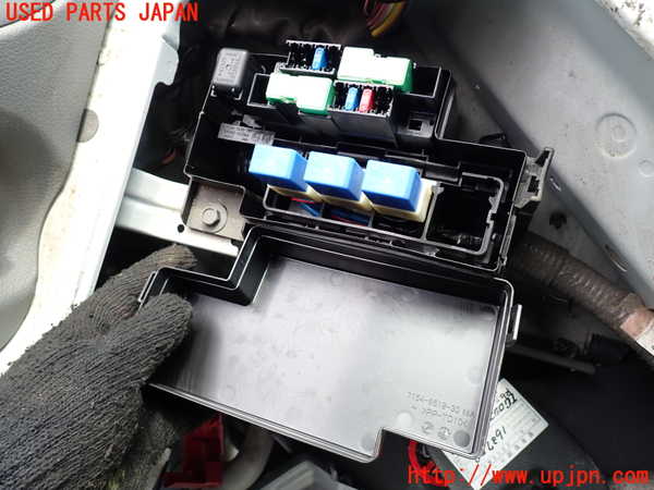 1UPJ-33026741]NV350 キャラバン バン(VW2E26)ヒューズボックス1 中古_m0002.jpg